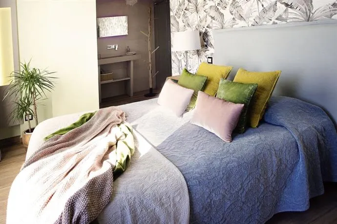 Blue Bird Suite - Image 1