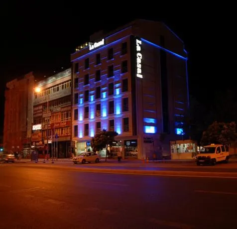 La Casa Boutique Hotel - Image 1
