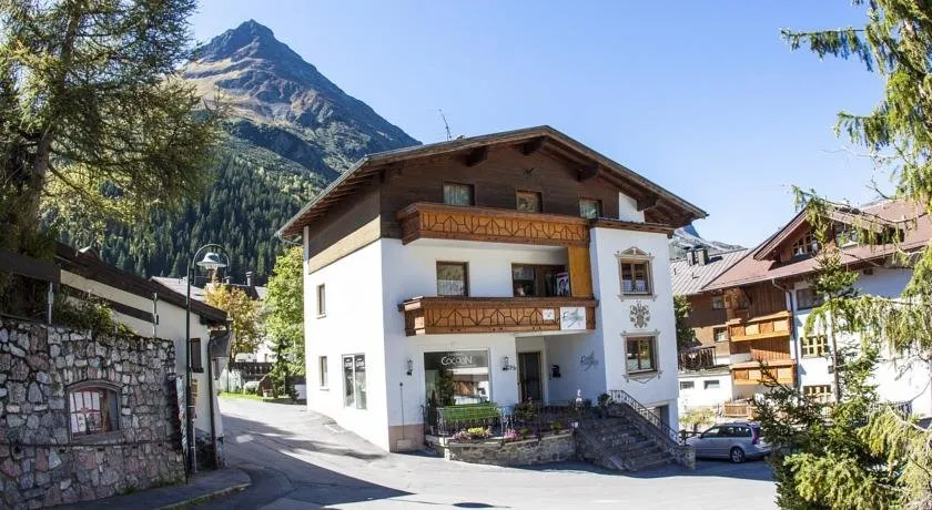 Frühstückspension & Ferienhaus Fädnerspitze - Image 1