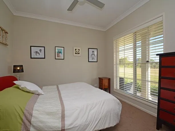 Silver Springs 6br Luxury Homestead with Wifi, Pool. Fireplace, Views, Olives and Space - Image 1