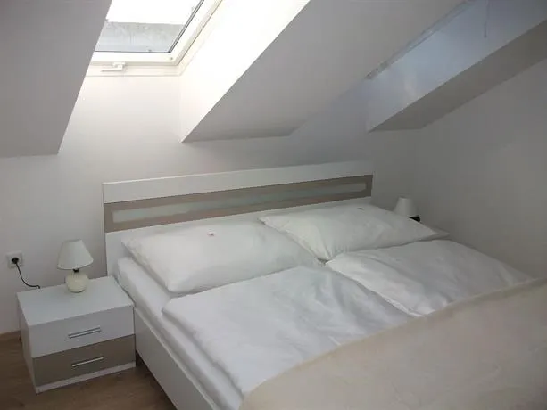 CH-Vienna City Rooms - Image 1