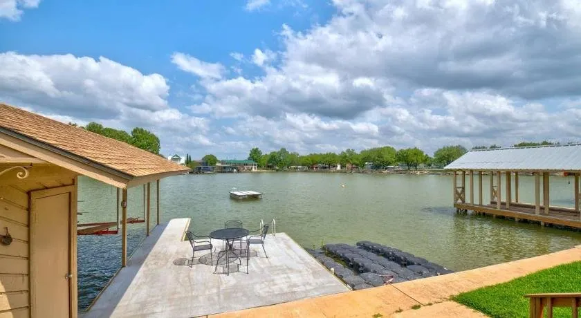 Splash Time! 4BR Lake LBJ Waterfront w/ boat dock - Image 1