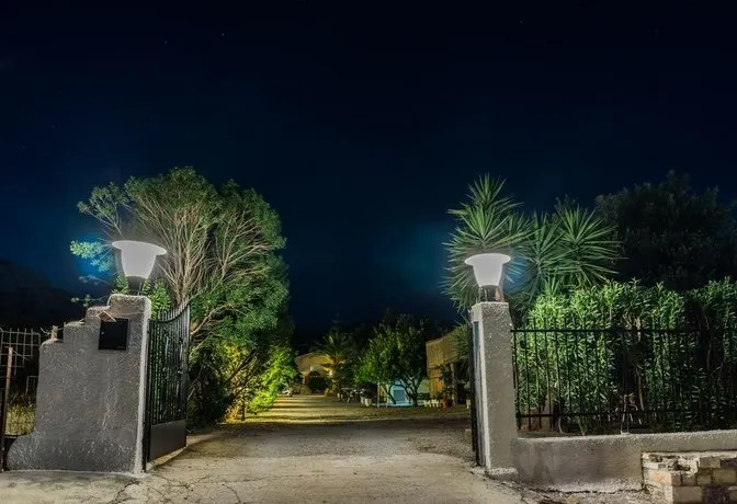 Oasis Apartments - Image 1