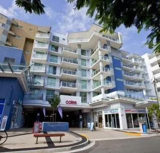 Pavilions Palm Beach - Image 1