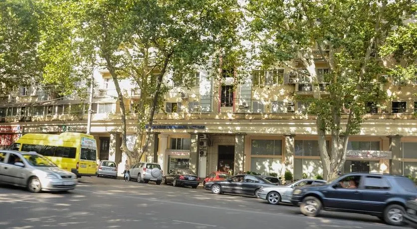 Sweet Home Apartment - Image 1