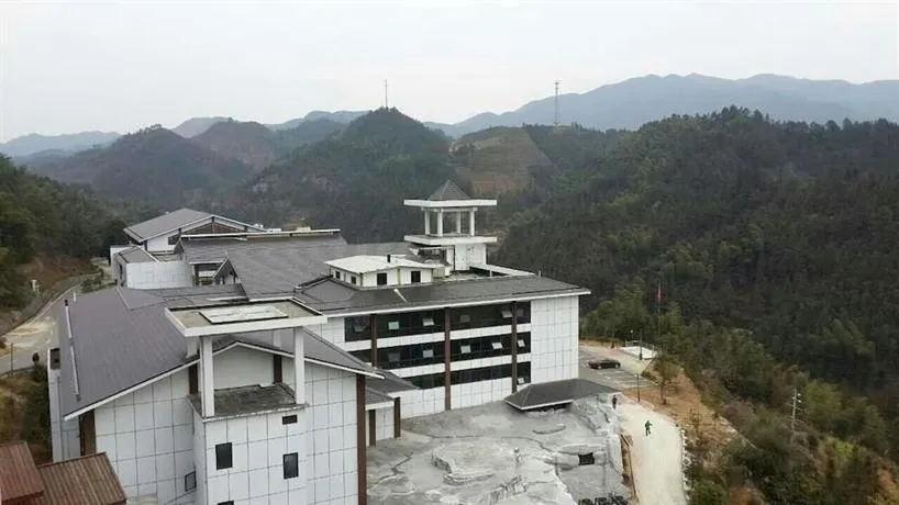 Weishan Mountain Hot Spring Villa - Image 1