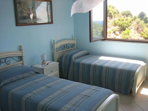 Villa Litoranea Santa Margherita di Pula - Image 1