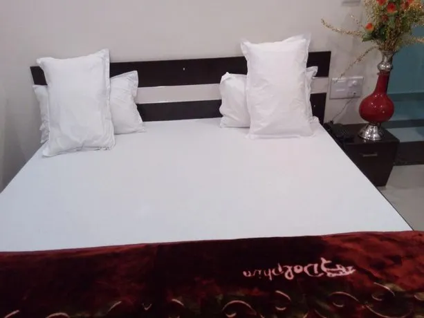 Friends Hotel & Restaurant - Image 1