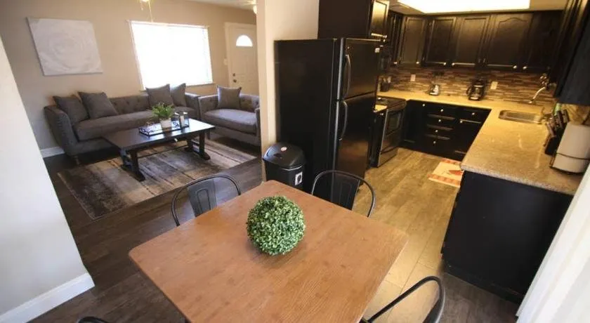 Charming 2 Bedroom House - Image 1