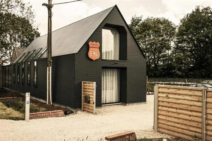 Motel E40 - Image 1