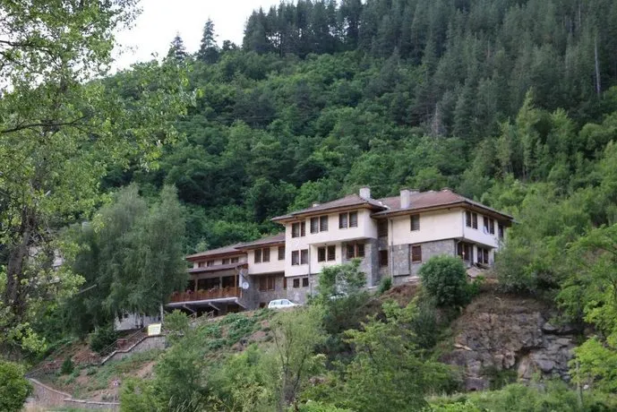 Bedenski Bani Hotel - Image 1
