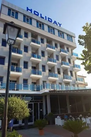 Hotel Holiday - Image 1