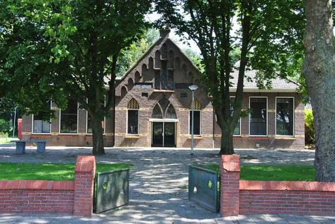 Bed & Breakfast De Oale School - Image 1