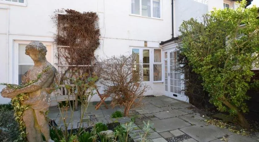Rest Cottage - Image 1