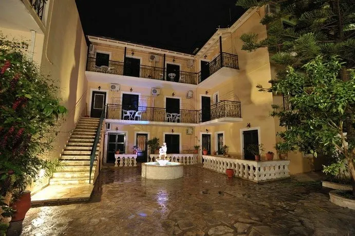 Makis Studios & Apartments - Image 1