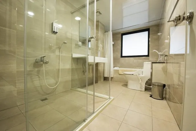 Unite Hotel - Image 1
