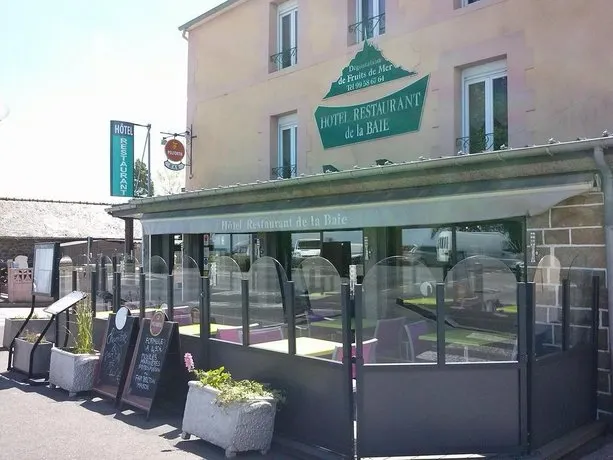 Hôtel De La Baie Saint-Benoît-des-Ondes - Image 1