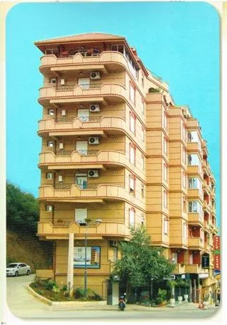 La Residence Le Palace - Image 1