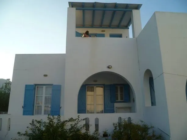 Studios Parian Blu - Image 1