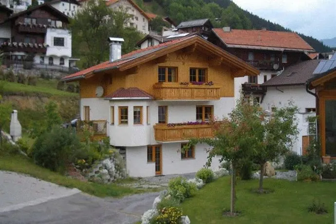 Apart Röck - Image 1
