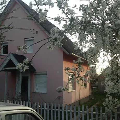 Napfeny Apartmanhaz Siofok - Image 1