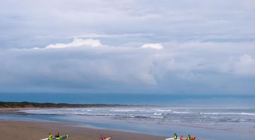 Alice's Palace, 2-minute walk to lifeguard patrolled surf beach - Image 1