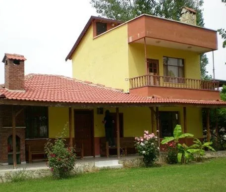 Lagina Pension - Image 1