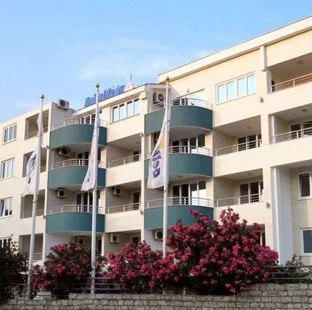 Bella Vista - Image 1