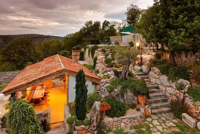 Holiday House Mirabilis - Image 1