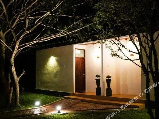 Ceyloni Sigiriya Hotel - Image 1