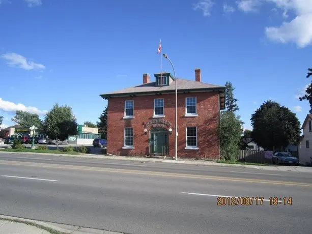 Georgian Manor Inn - Image 1