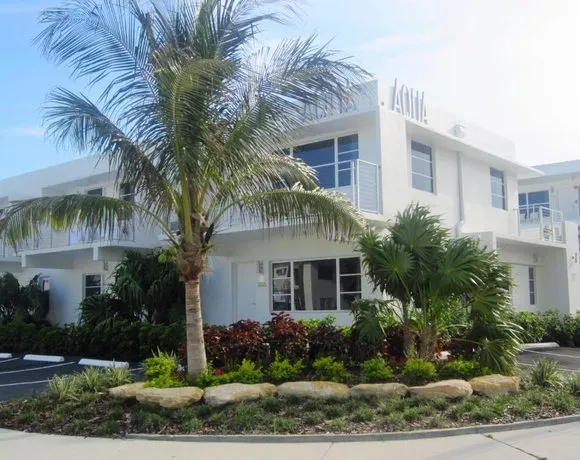 Aqua Hotel - Image 1