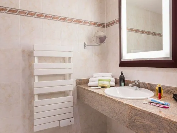 Adagio Geneve Saint Genis Pouilly - Image 1
