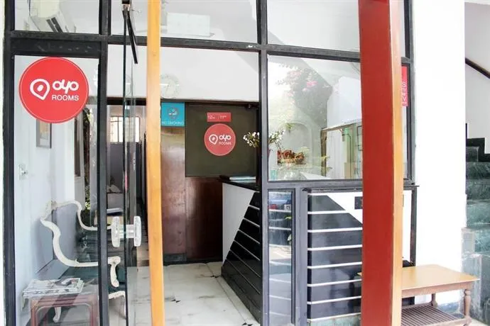 OYO Rooms Defence Colony A Block - Image 1