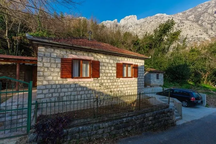 Orahovac Stone House - Image 1