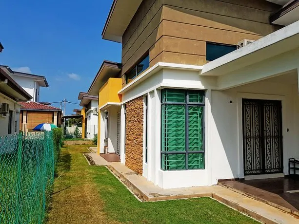 Bungalow + Wifi & Smart TV Near Std H.Jebat - Image 1