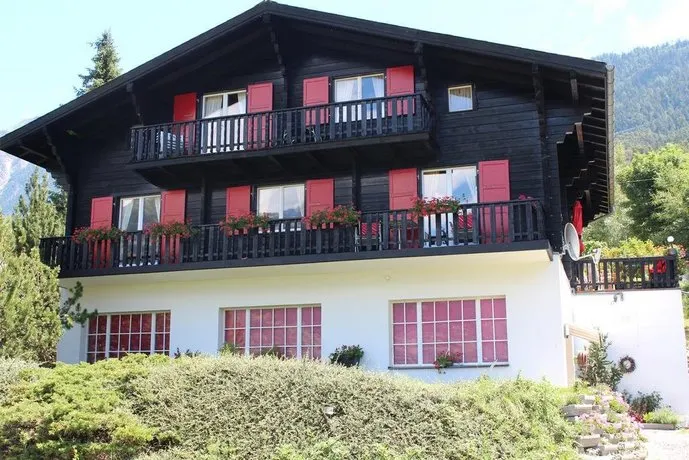 Chalet Esher Surrey - Image 1