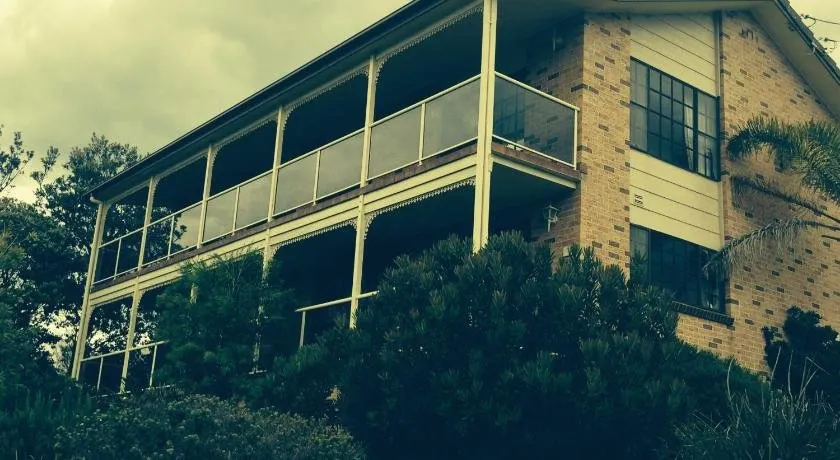 1 Wooroonga Crescent - Image 1