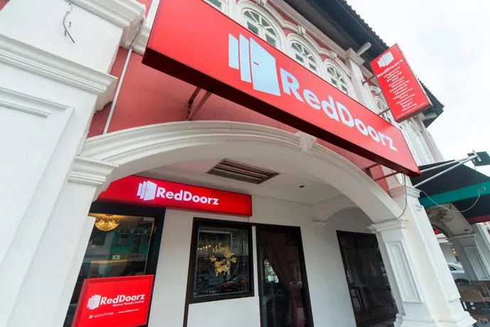 RedDoorz Near Marine Parade Central - Image 1