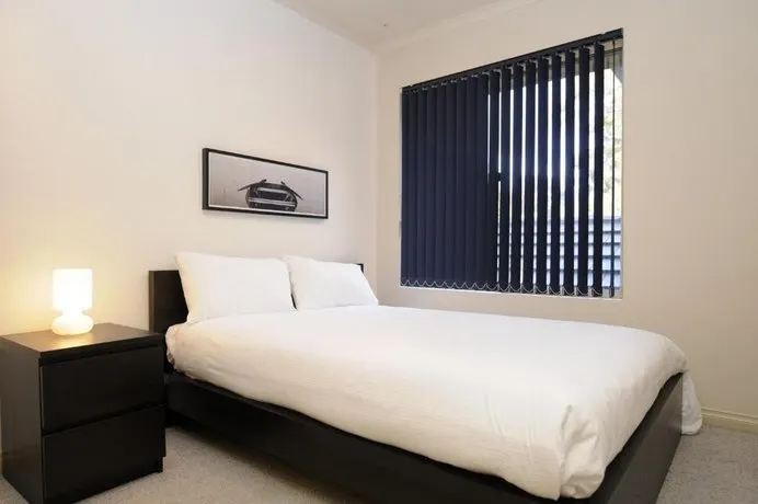 Feathers Serviced Townhouse - Image 1