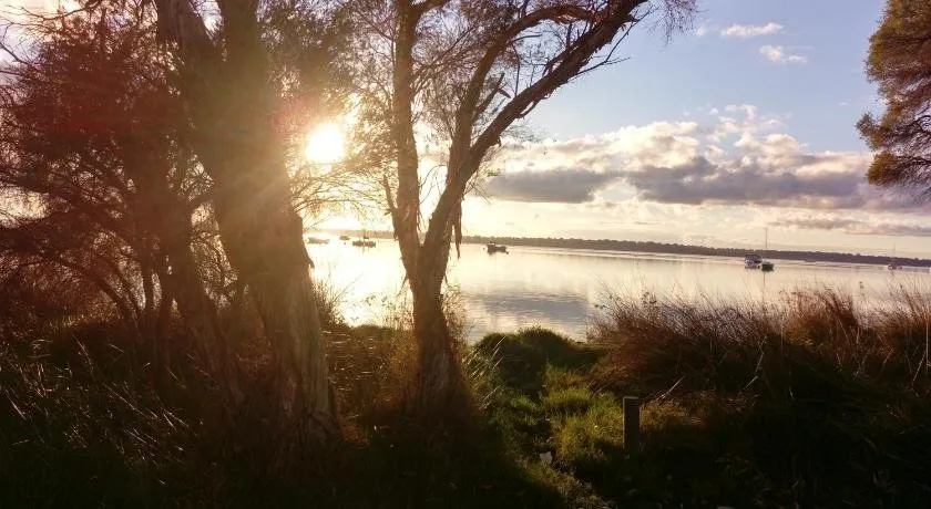 Beautiful, Peaceful Estuary Views, Five Star Quality - Image 1