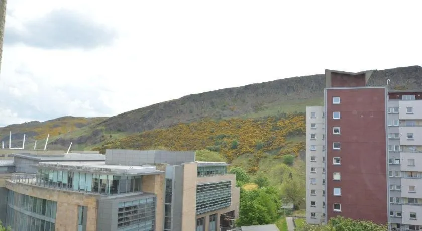 Holyrood Park - Carparking included! - Image 1