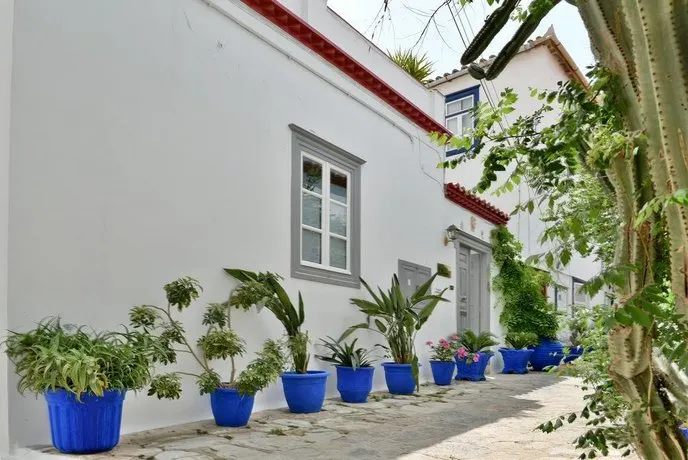 Manolia - Image 1