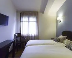 Hotel Restaurante Santakutz - Image 1