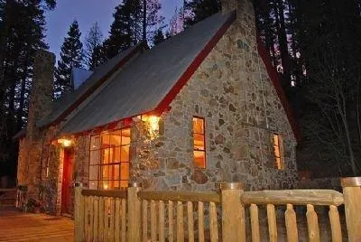 Darling mountain cabin with a private hot tub, WiFi, wood stove, & washer/dryer - Image 1