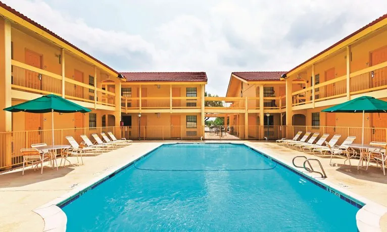 La Quinta Inn by Wyndham College Station - Image 1