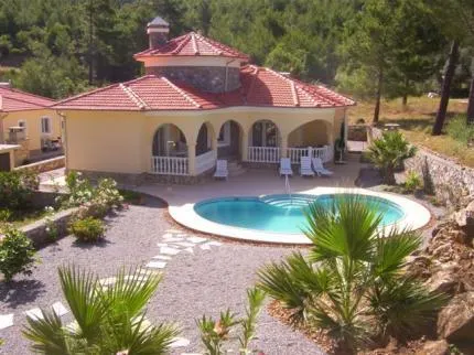 Luxury Bungalow - Image 1