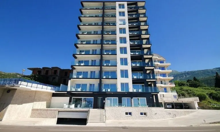 Hotel Shine - Image 1