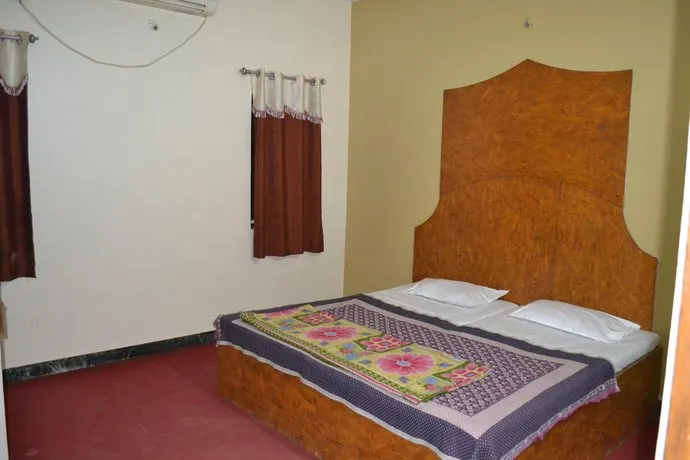 Hotel Maurya - Image 1