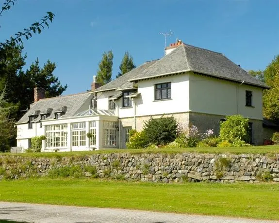 Poltarrow Farmhouse and Cottages - Image 1